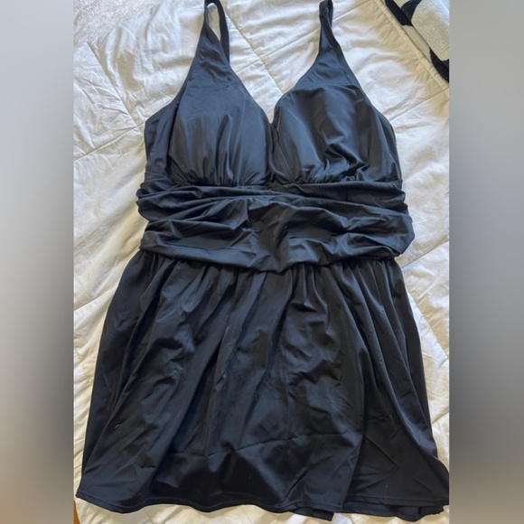 Swimsuit 1 Piece V-Neck Skirted- DENIM & COMPANY BEACH -Women's Size 24W - Picture 2 of 8